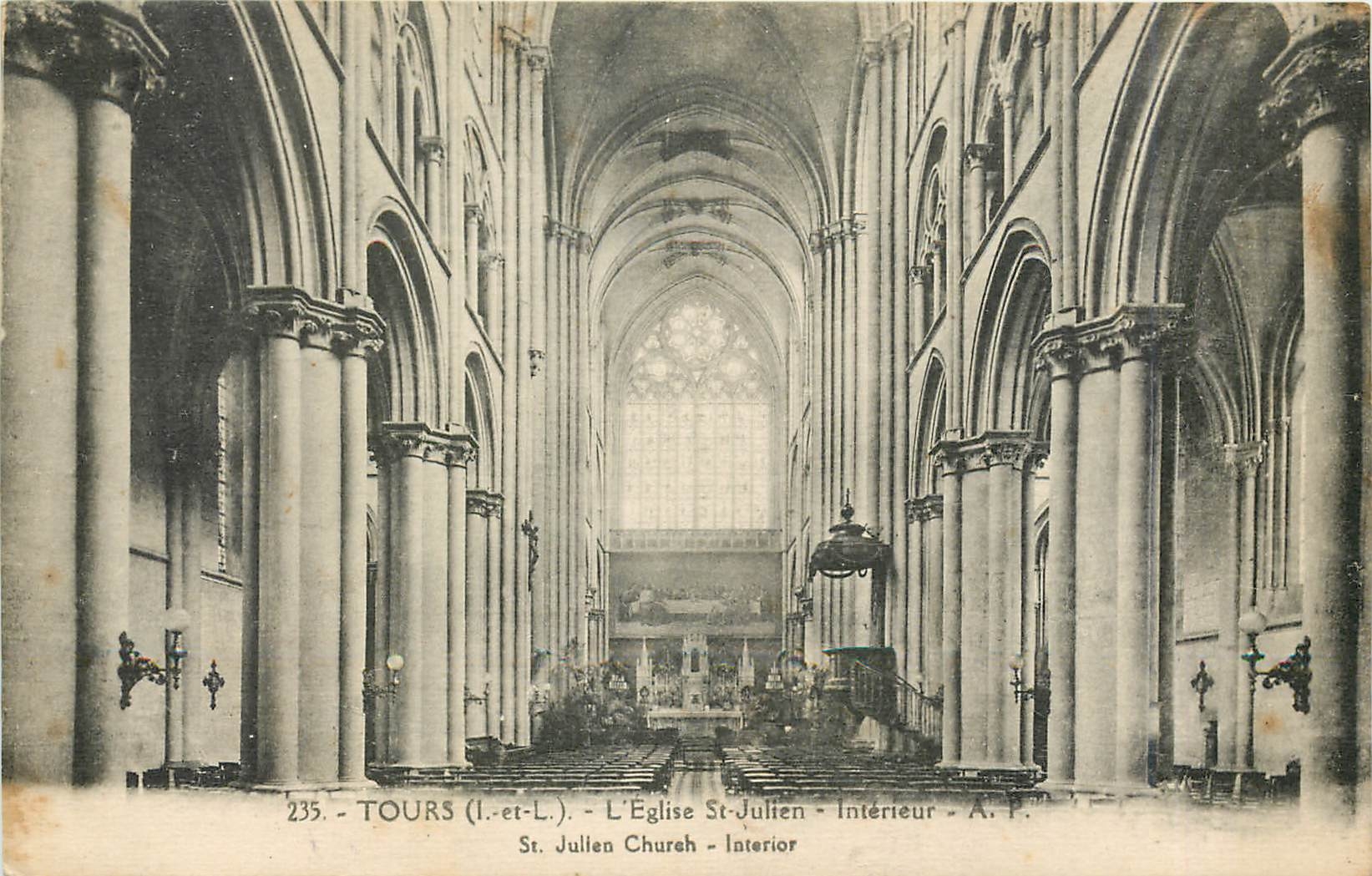 CPA Tours I et L L'Eglise St Julien Interieur 