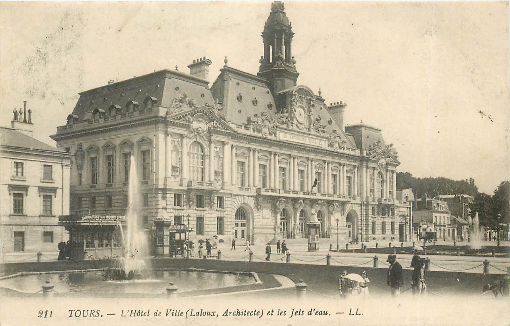 CPA Tours L'Hotel de Ville et les Jets d'eau 