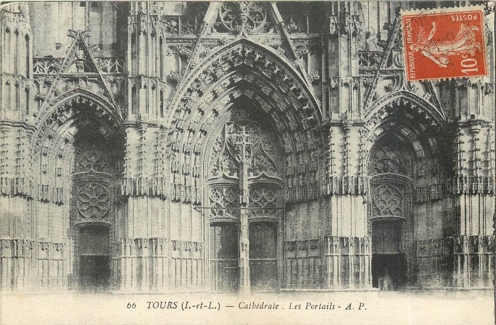 CPA Tours I et L Cathedrale Les Portails 