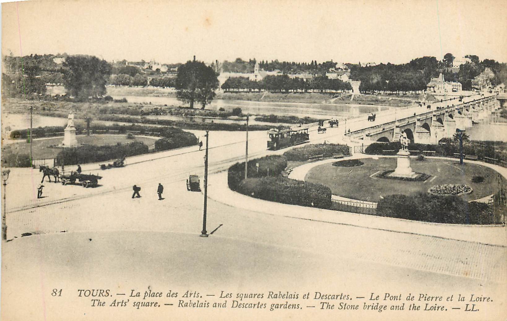 CPA Tours La Place des Arts Les squares Rabelais et Descartes 