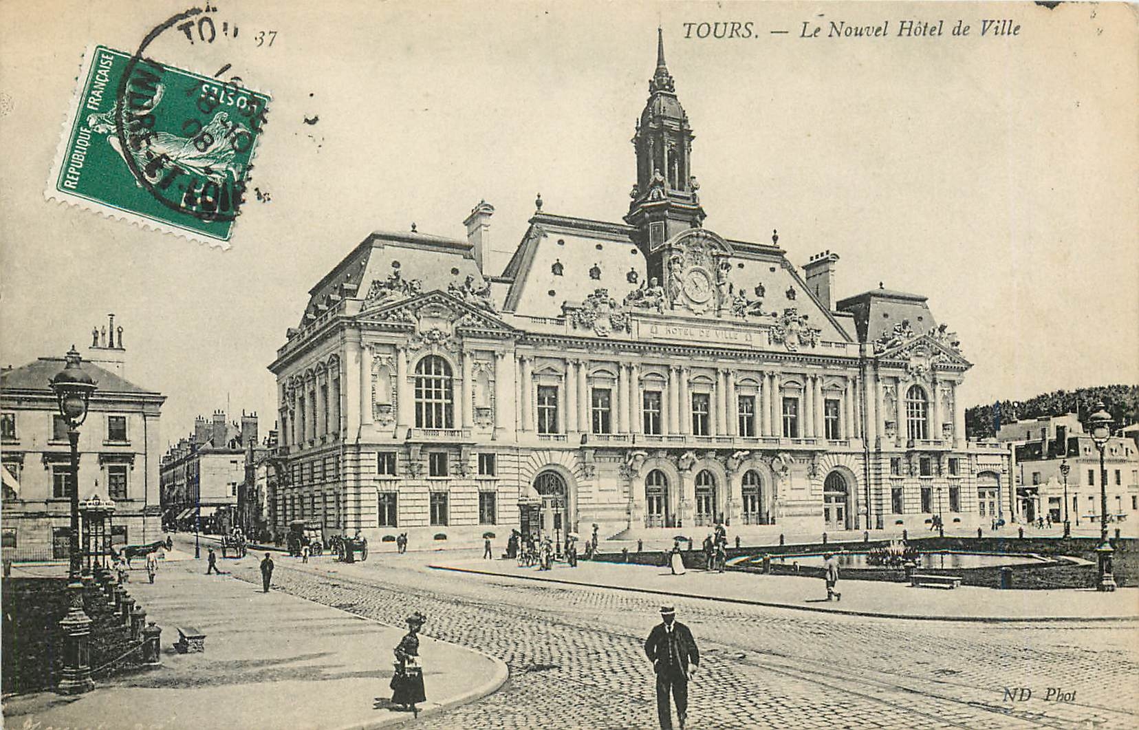 CPA Tours Le Nouvel Hotel de Ville 