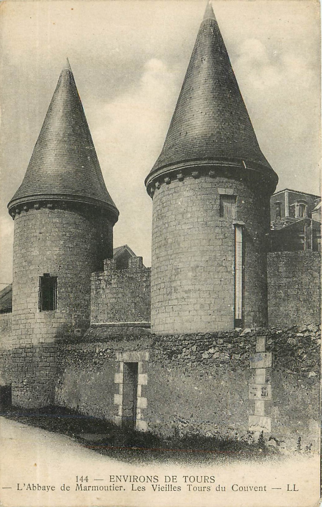 CPA Environs de Tours L'Abbaye de Marmoutier Les Vieilles Tours du Couvent 