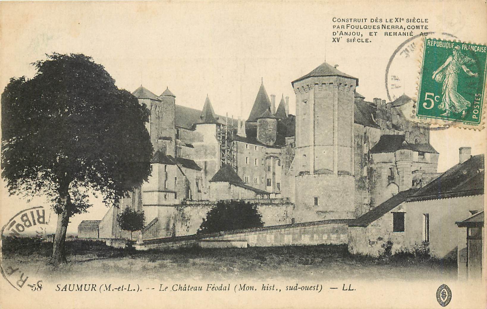 CPA Saumur M et L Le Chateau Feodal 