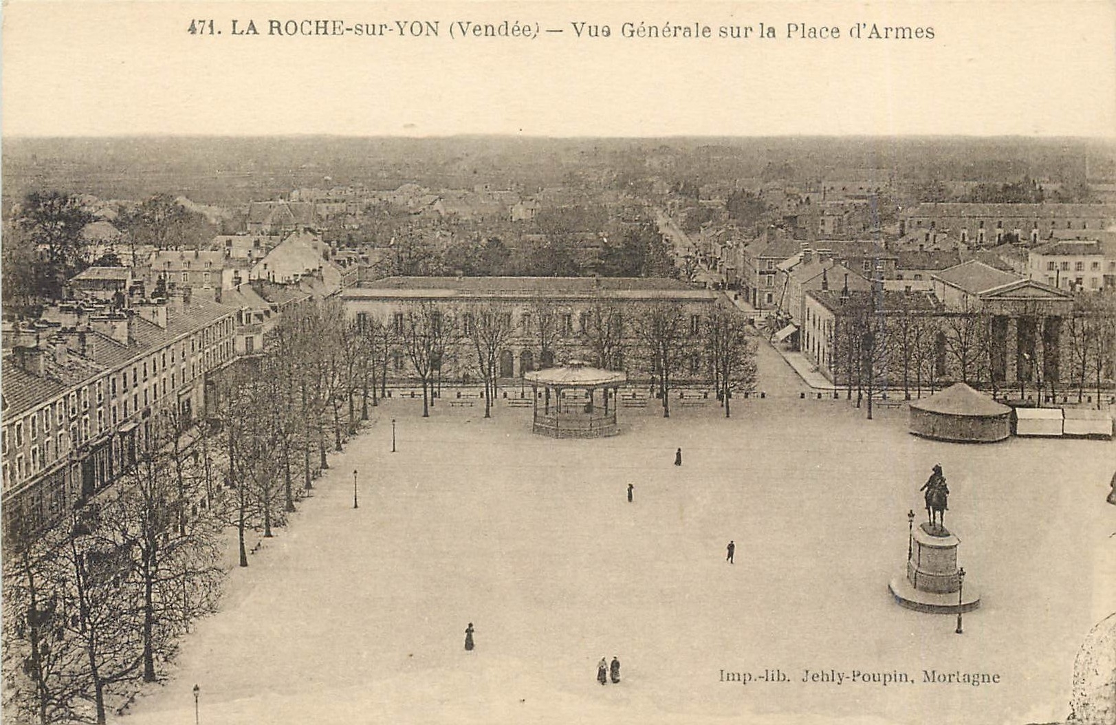CPA La Roche sur Yon Vendee Vue generale sur la Place d'Armes 
