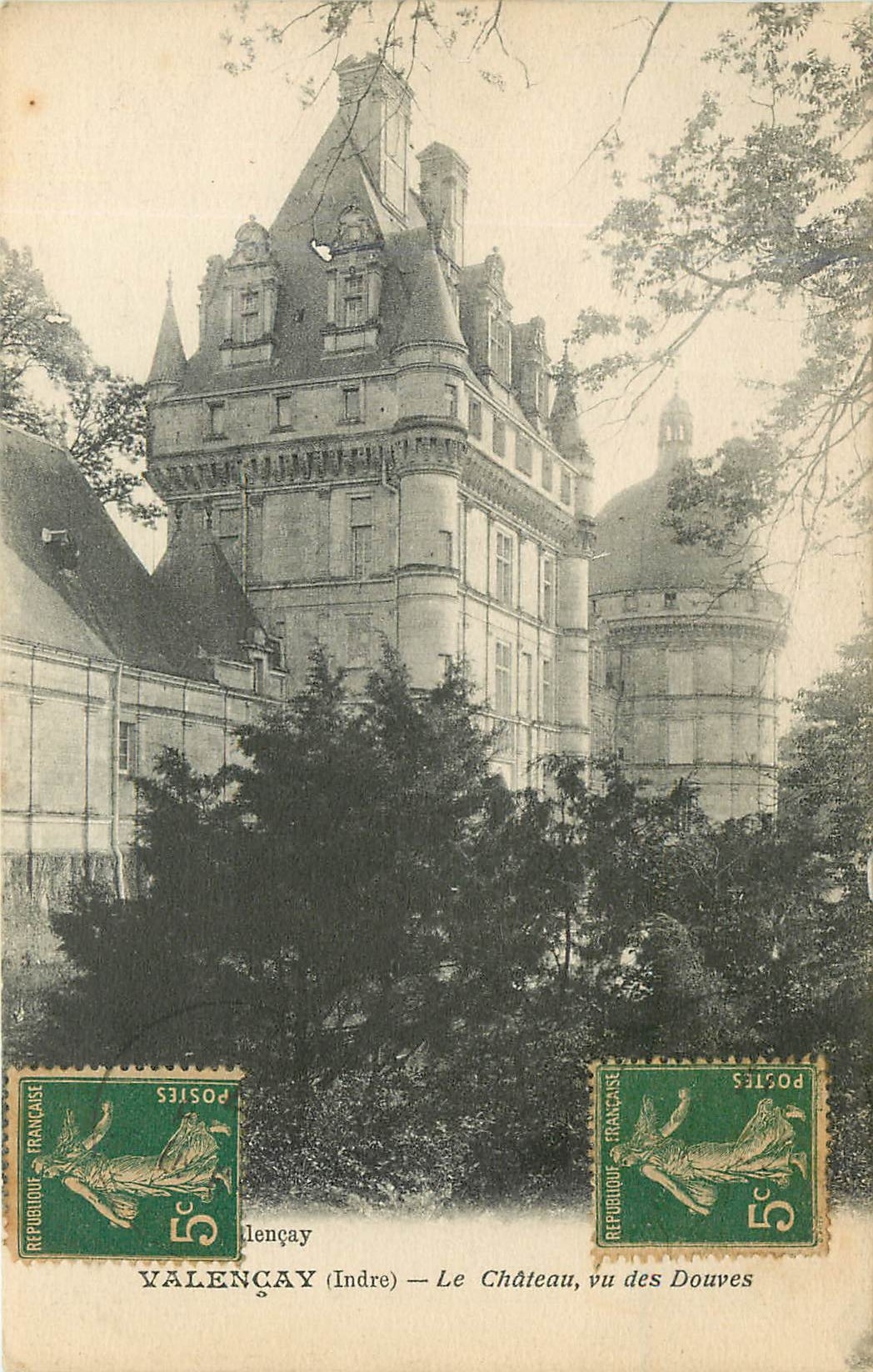CPA Valencay Indre Le Chateau vu des Douves 