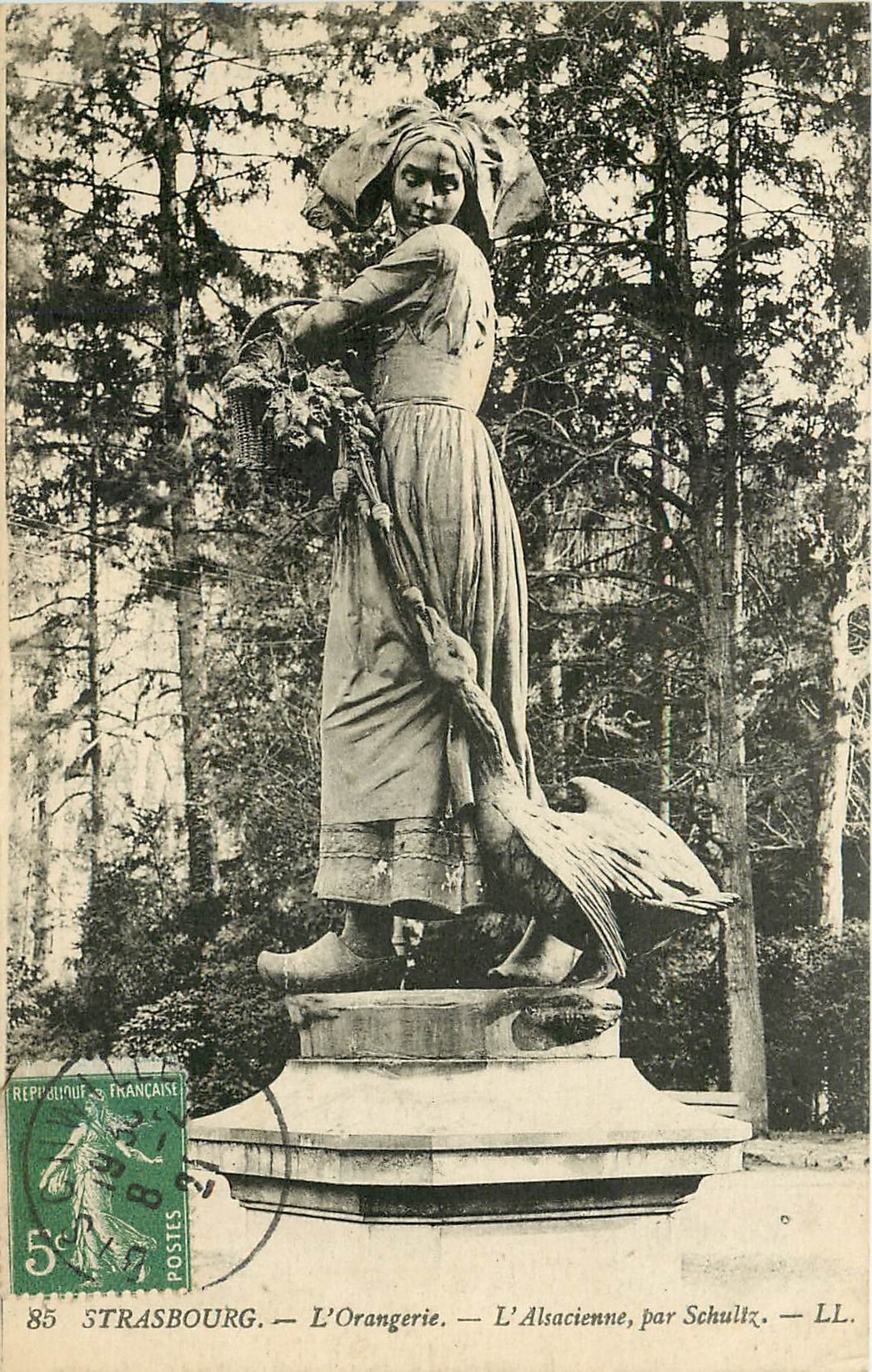 CPA Strasbourg L'Orangerie L'Alsacienne par Schlutz 
