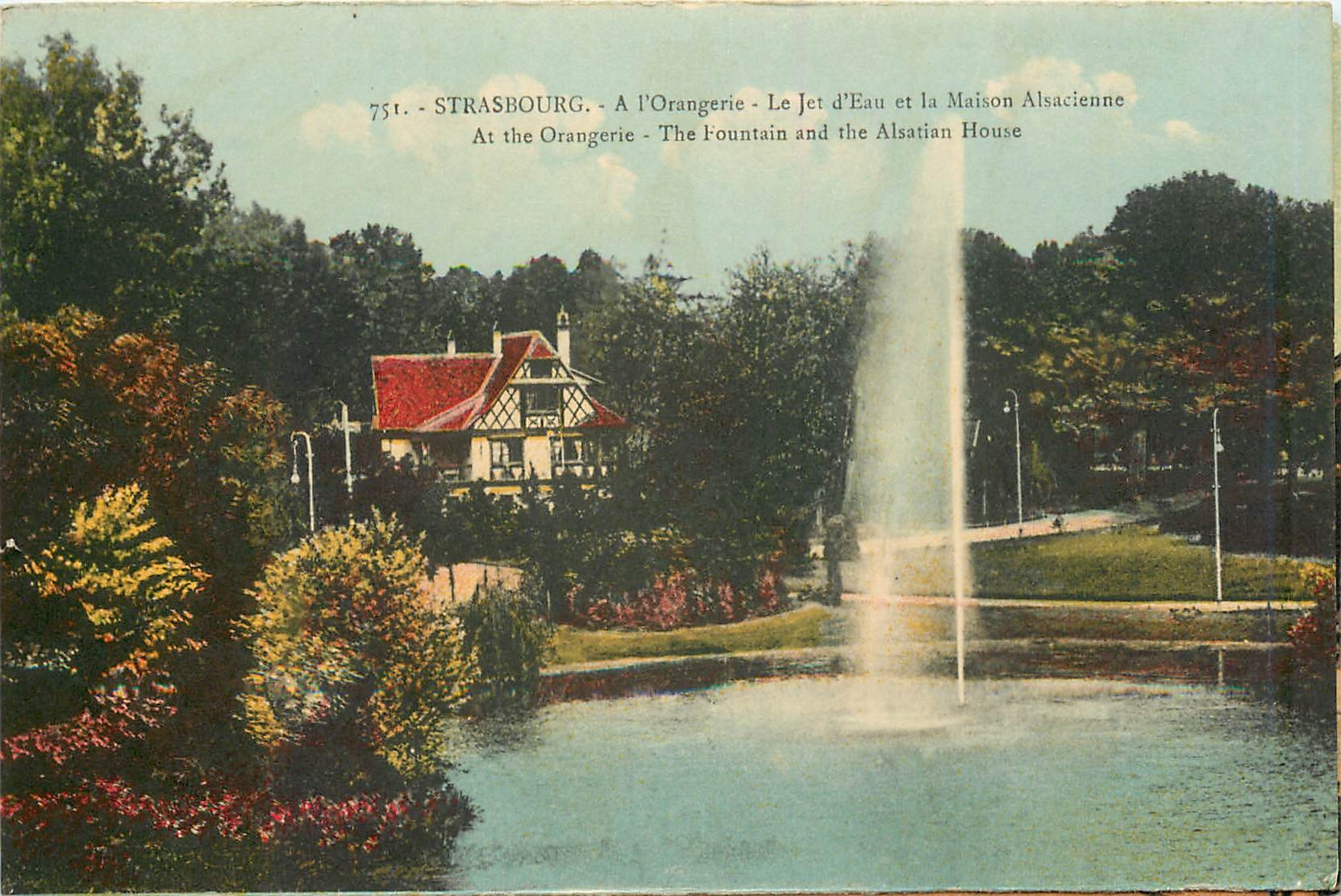CPA Strasbourg A l'Orangerie Le Jet d'Eau et la Maison Alsacienne 