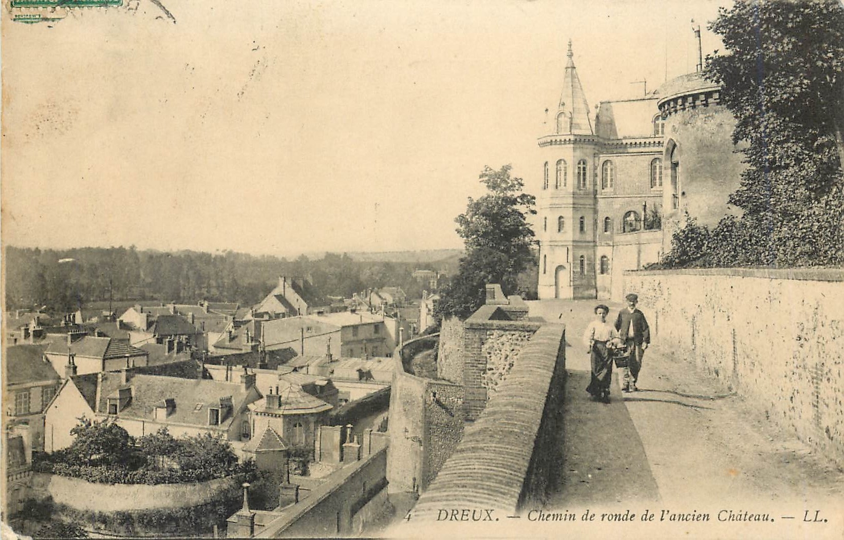 Dreux — Chemin de ronde de l'ancien Château — LL.