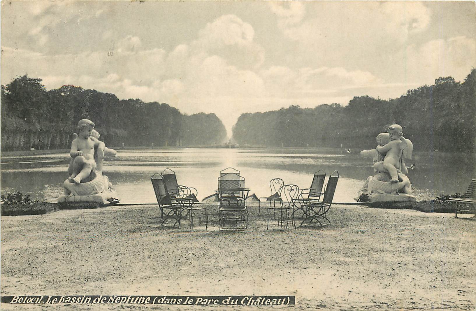CPA Beloent Le Bassin de Neptune dans le Parc du Chateau 
