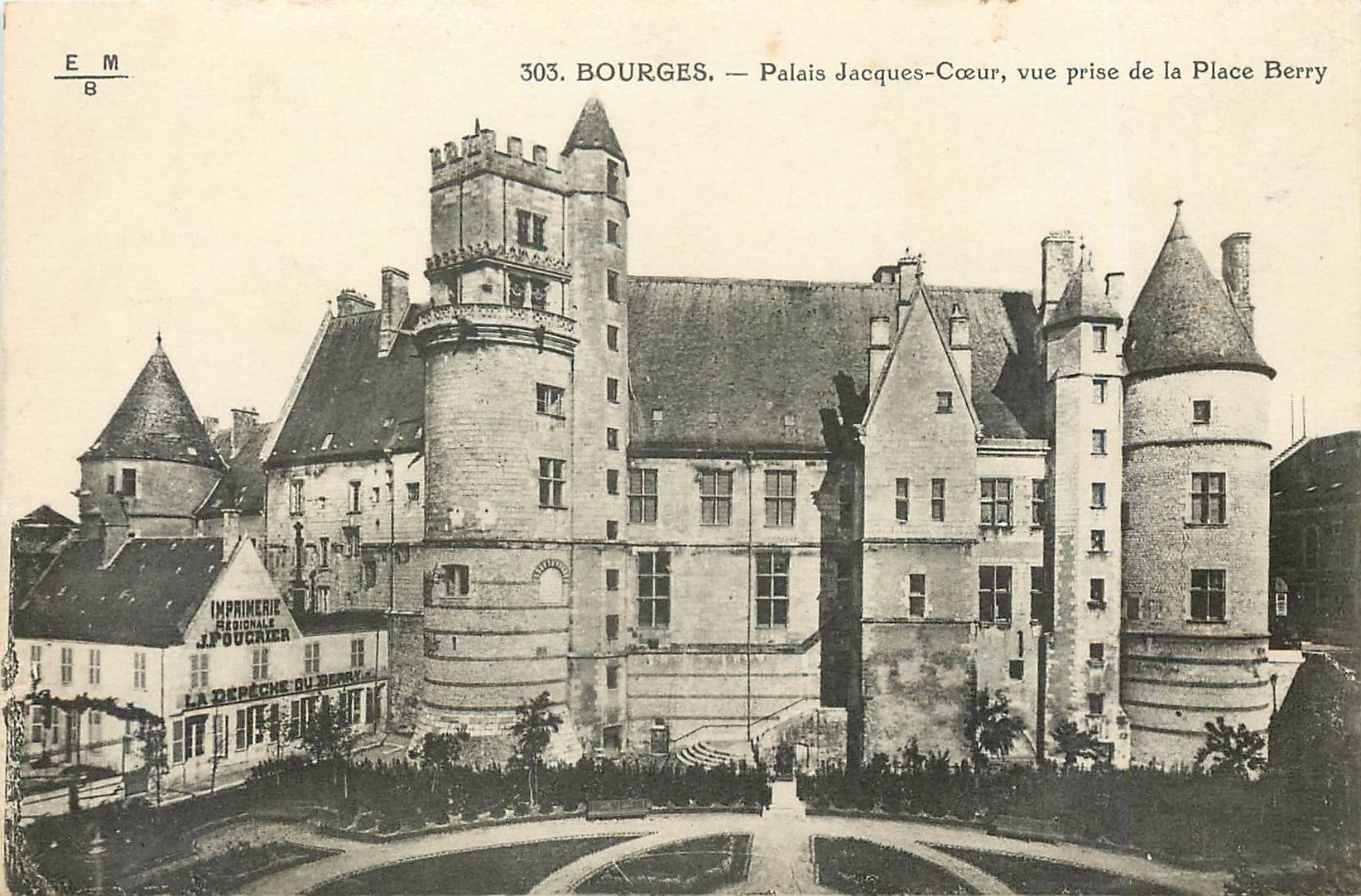 CPA Bourges Palais Jacques Coeur vue prise de la Place Berry 