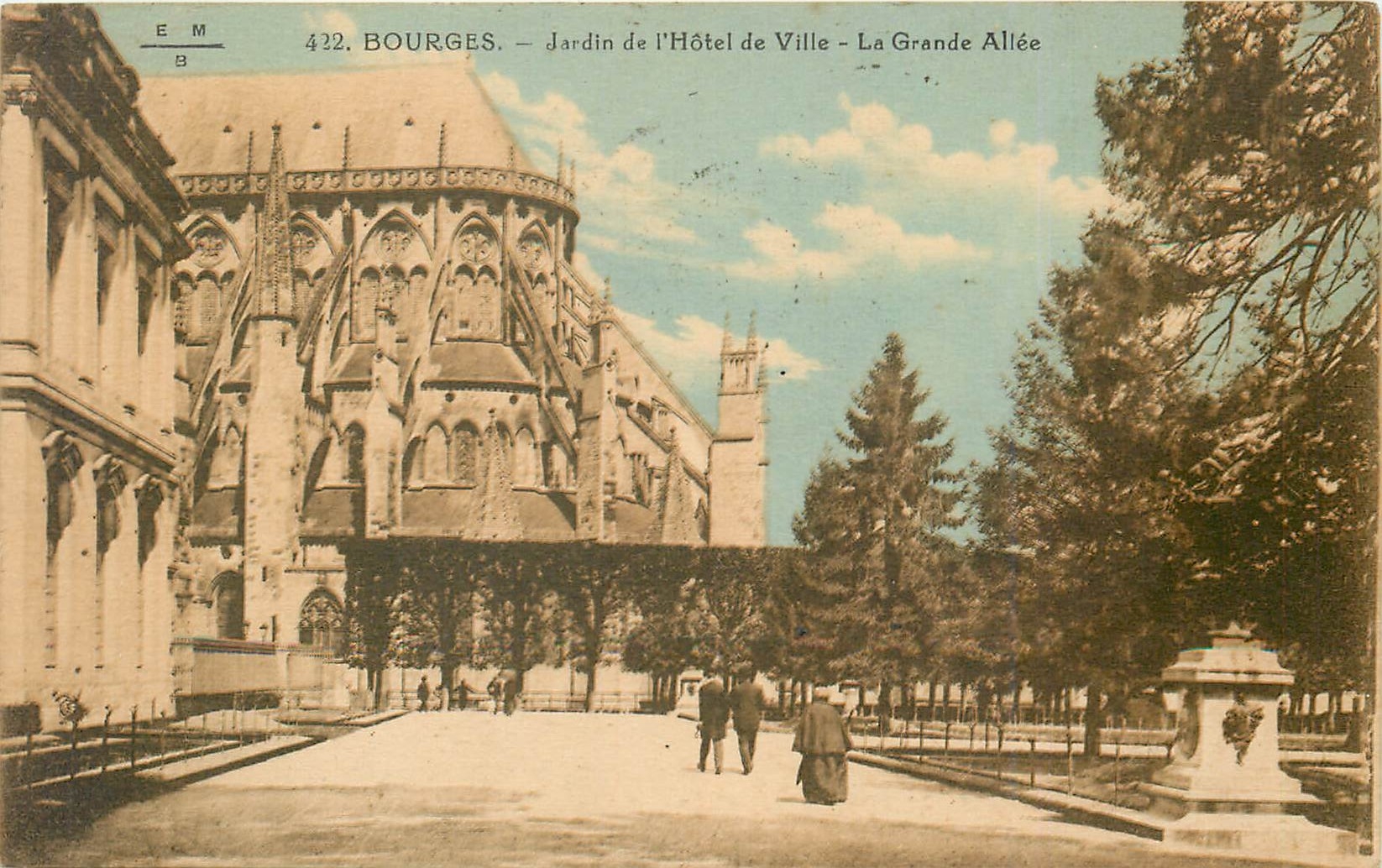 CPA Bourges Jardin de l'Hotel de Ville La Grande Allee 