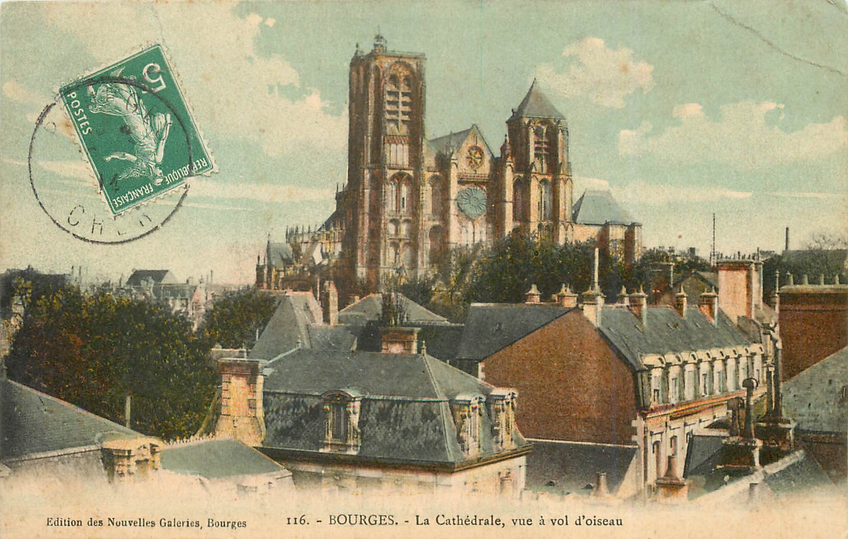 CPA Bourges La Cathedrale vue a vol d'oiseau 