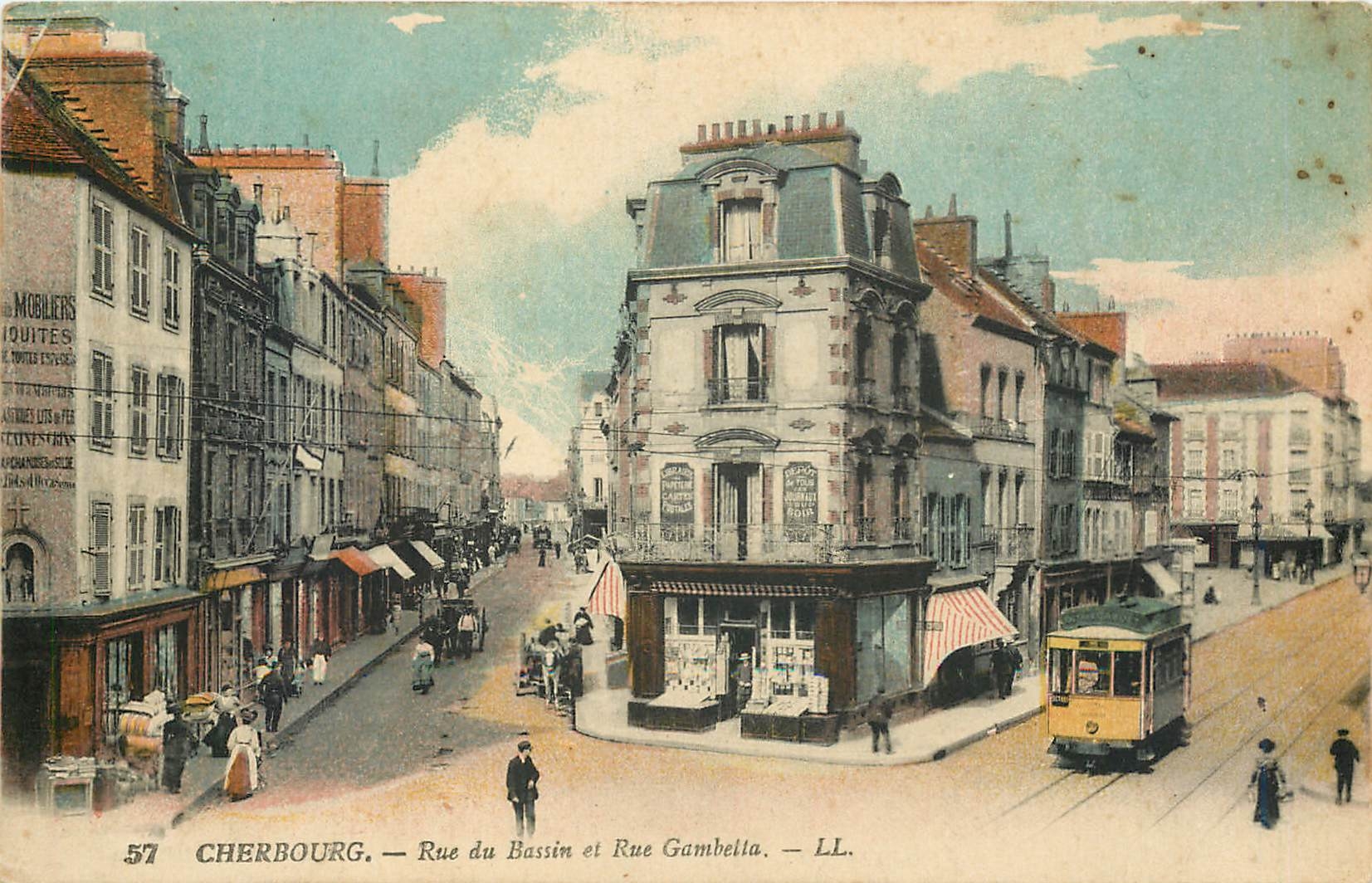 CPA Cherbourg Rue du Bassin et Rue Gambetta Tramway