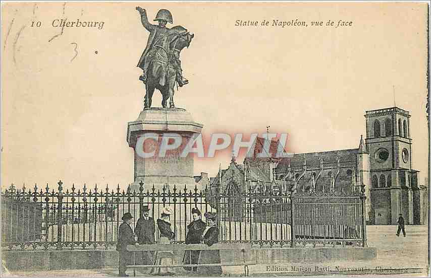CPA Cherbourg Statue de Napoleon vue de face 