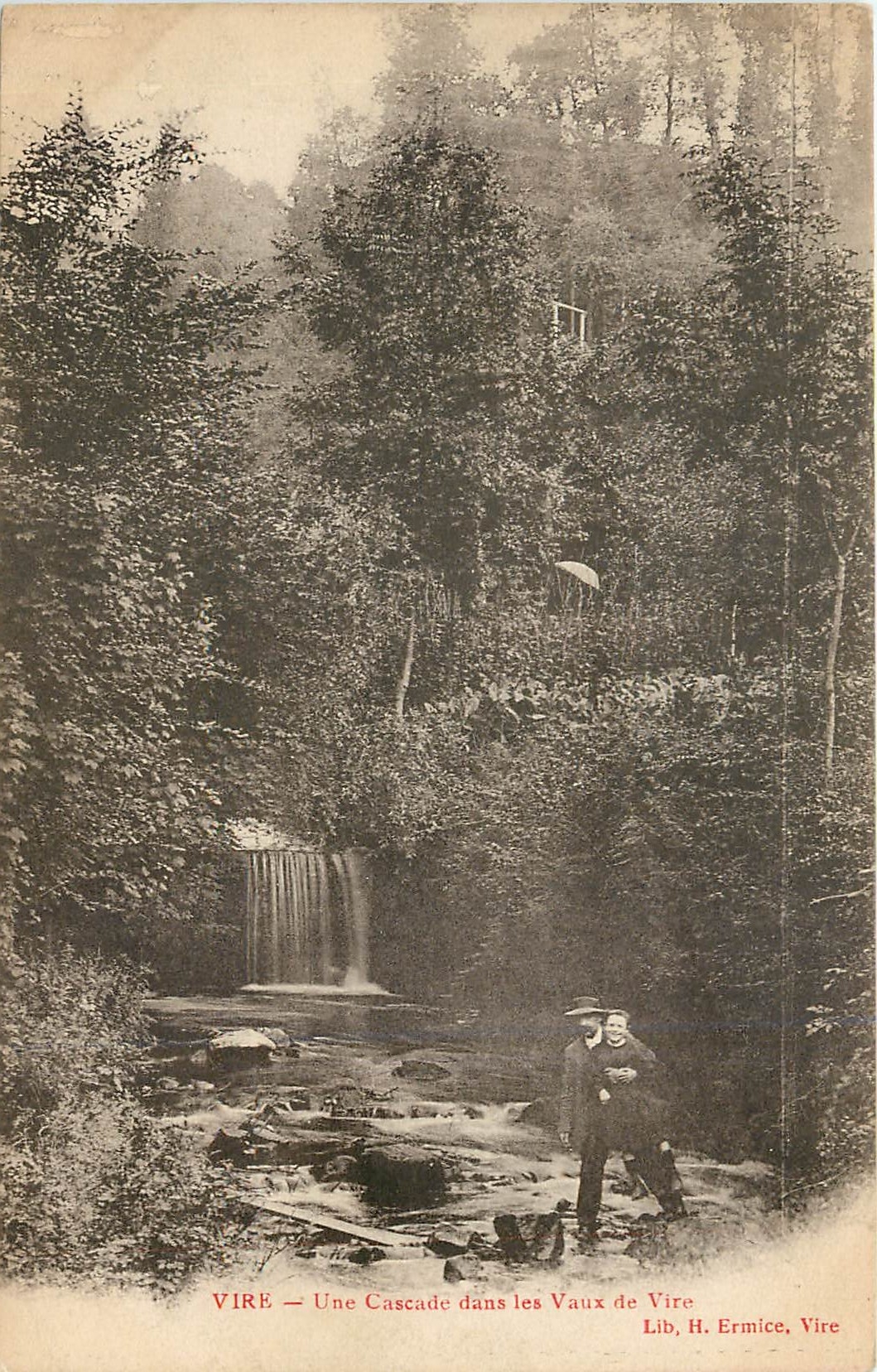 CPA Vire Une cascade dans les Vaux de Vire 