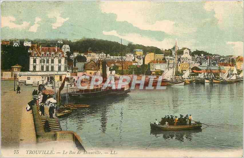CPA Trouville Le Bac de Deauville Bateaux