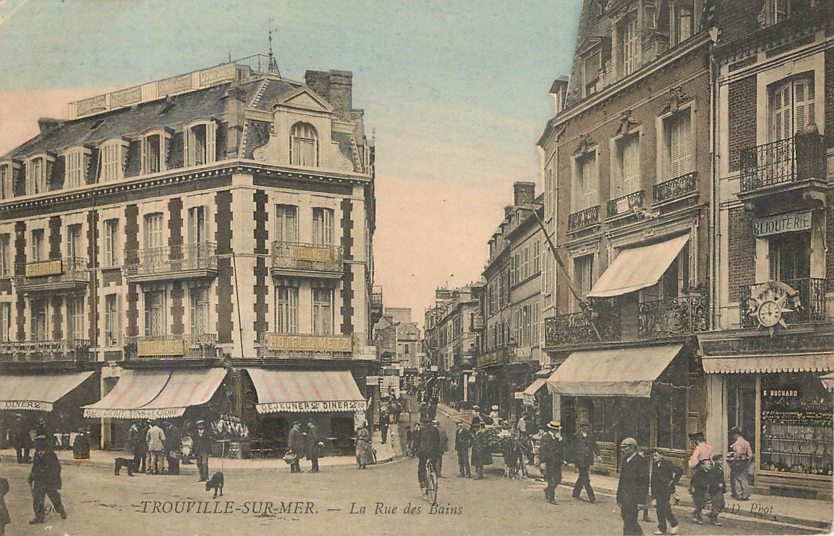 Trouville-sur-Mer — La Rue des Bains — Phot. Duchard
