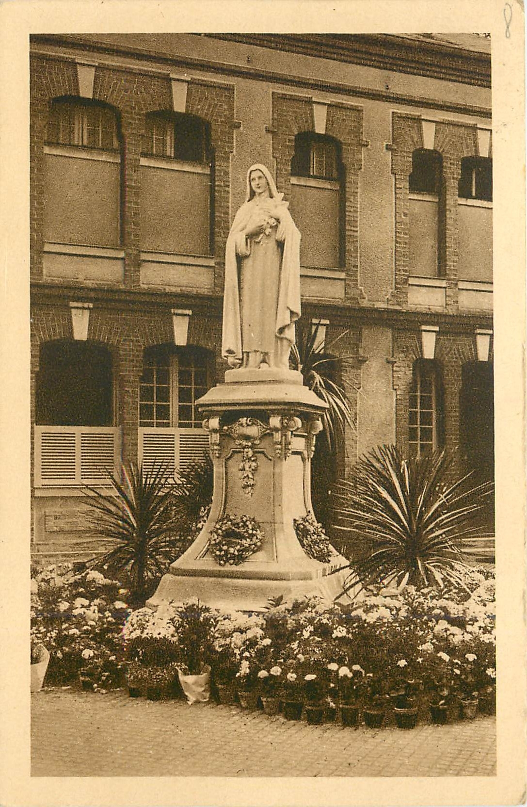Statue der hl. Thérèse des Kindes Jesu — nahe der Kapelle des Carmels von Lisieux — unbekannter Verlag, Nr. 38