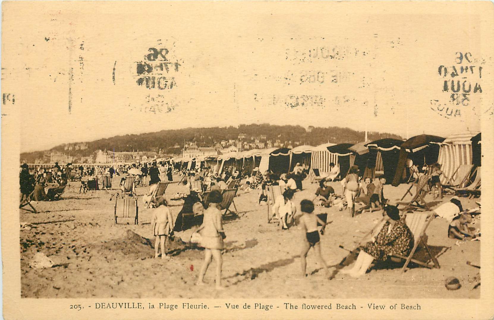 Deauville, la Plage Fleurie — Vue de Plage — The flowered Beach — View of Beach — n°205