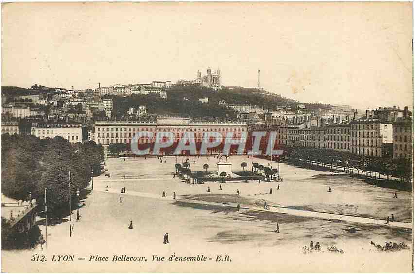 CPA Lyon Place Bellecour Vue d'ensemble 