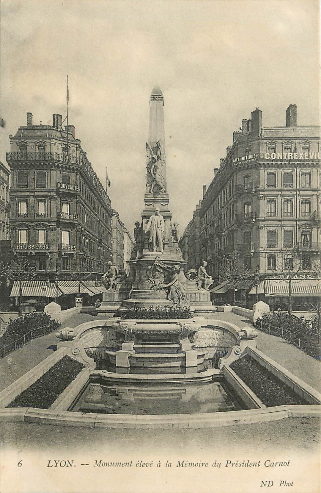 CPA Lyon Monument eleve a la Memoire du President Carnot 