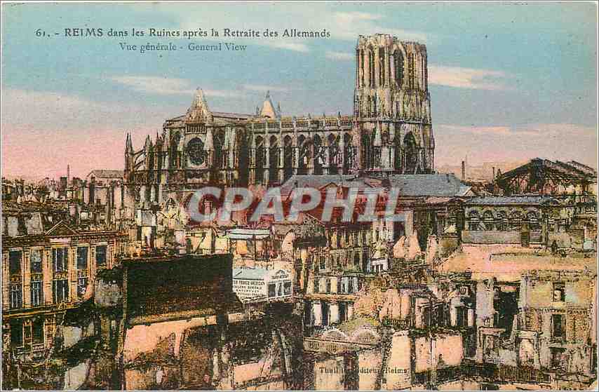 CPA Reims dans les Ruines apres la Retraite des Allemands Militaria