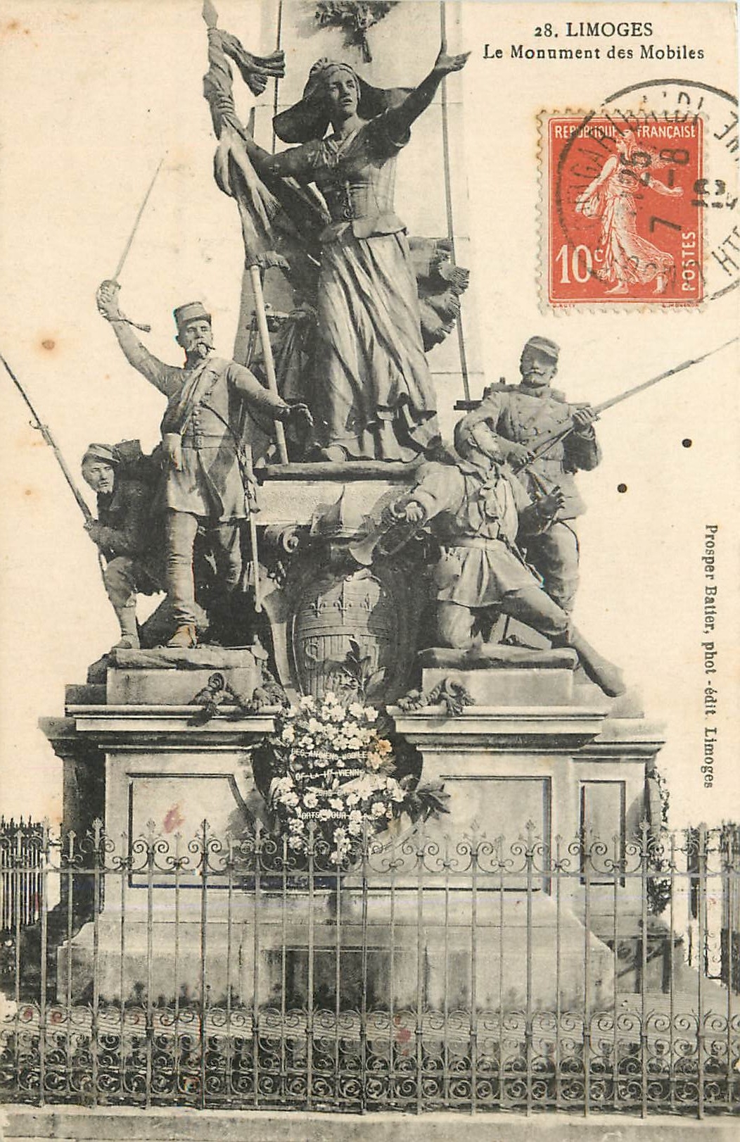 CPA Limoges Le Monument des Mobiles Militaria