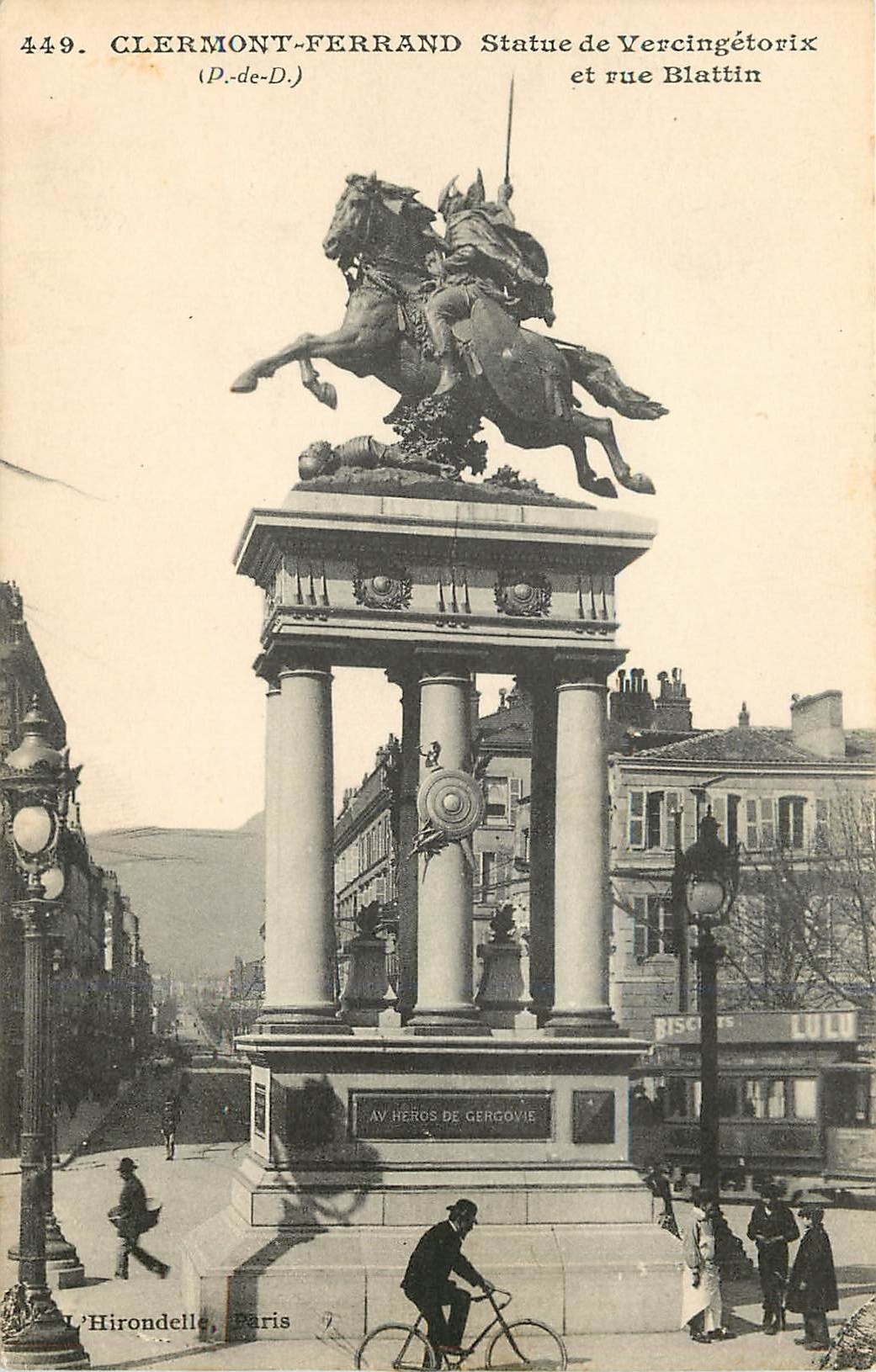 CPA Clermont Ferrand Statue de Vercigetorix et rue Blattin 
