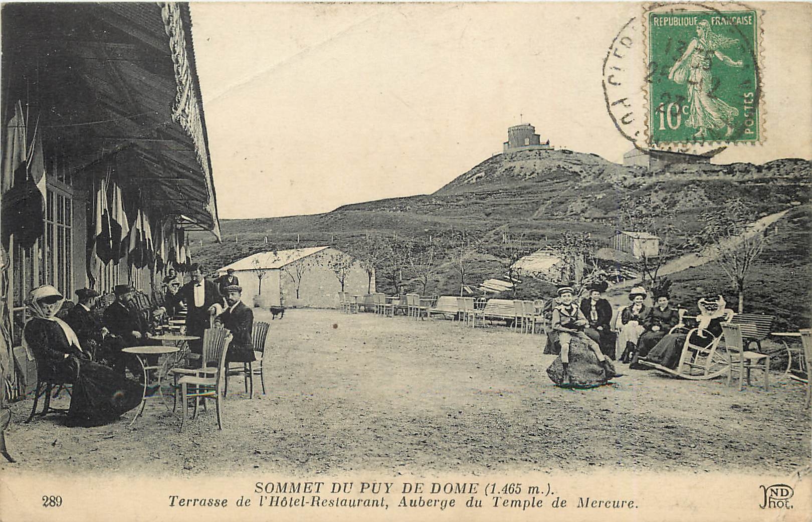 Sommet du Puy de Dôme (1.465 m.) — Terrasse de l'Hôtel-Restaurant, Auberge du Temple de Mercure — JND Hot.