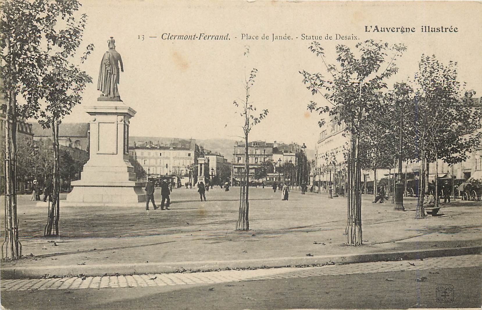 CPA Clermont Ferrand Place de Jaude Statue de Desaix 