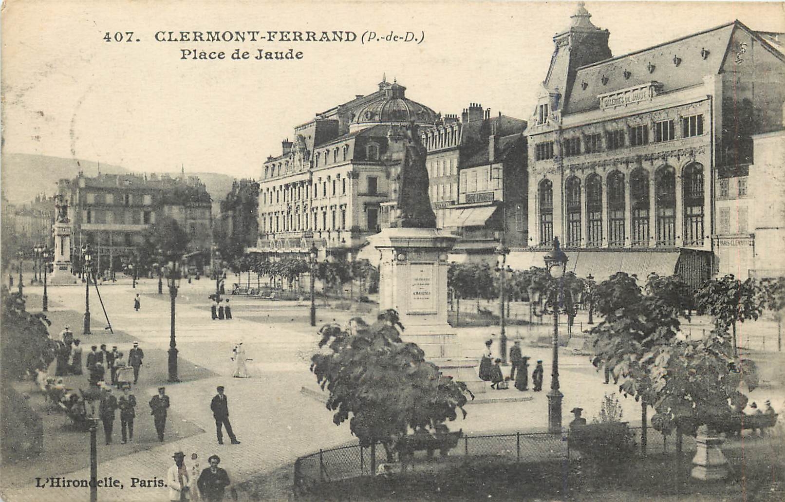 CPA Clermont Ferrand P de D Place de Jaude 
