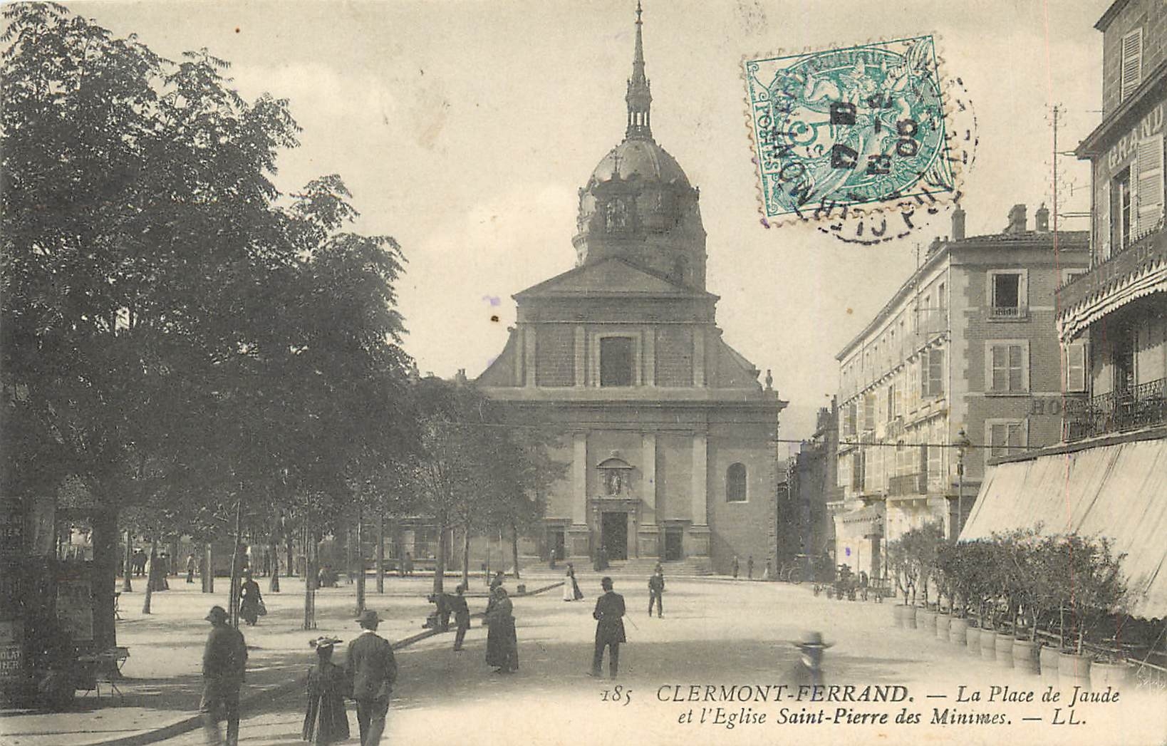 CPA Clermont Ferrand La Place de Jaude et l'Eglise Saint Pierre des Minimes 