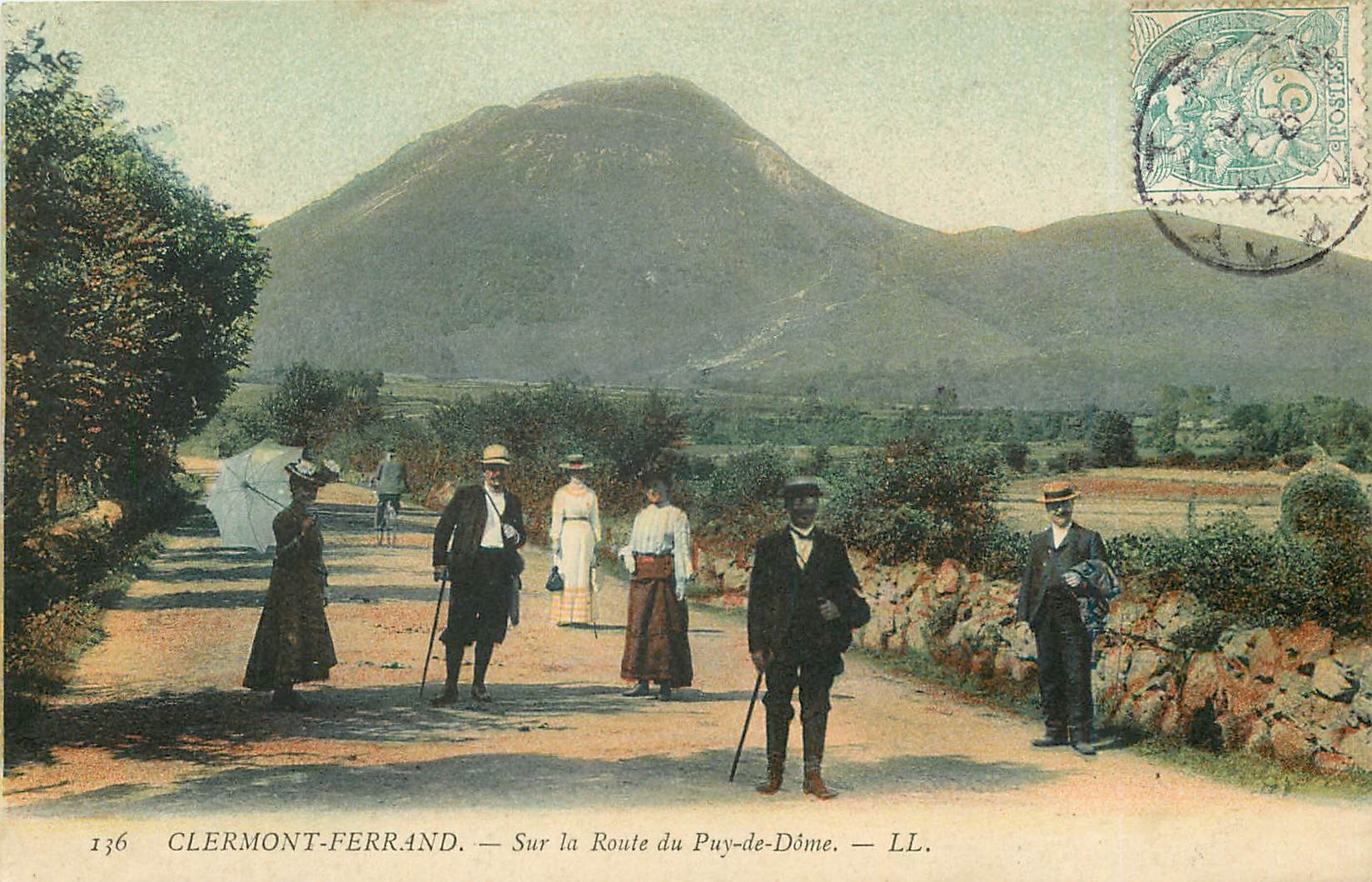 CLERMONT-FERRAND — Sur la Route du Puy-de-Dôme — LL. — N° 136
