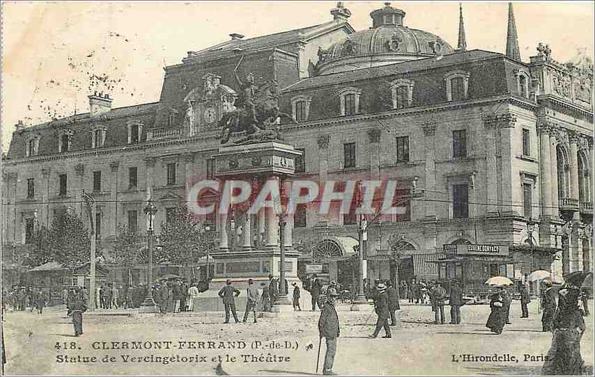 CPA Clermont Ferrand P de D Statue de Vercigetorix et le Theatre 