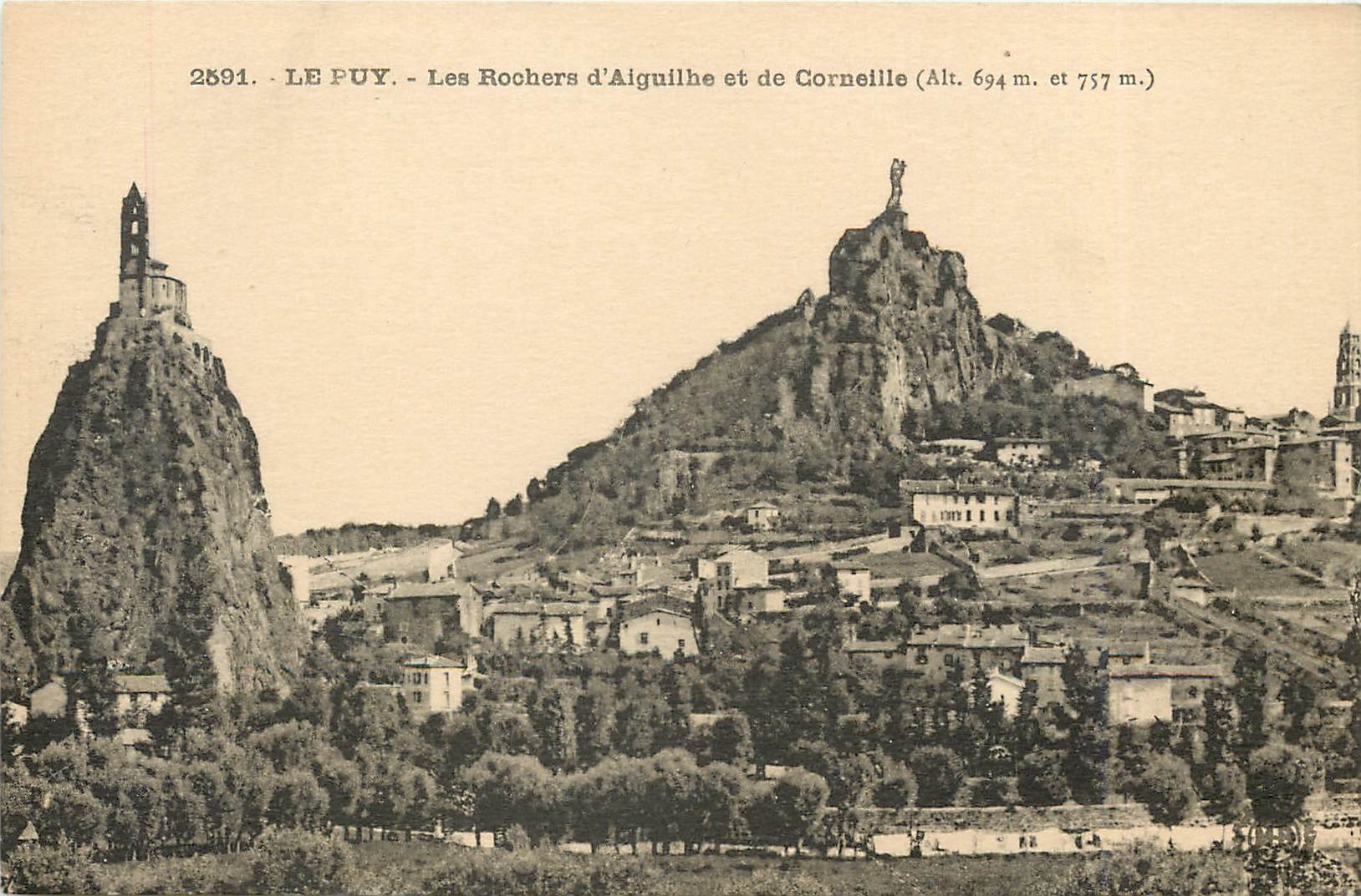 CPA Le Puy  Les Rochers d'Aiguilhe et de Corneille 