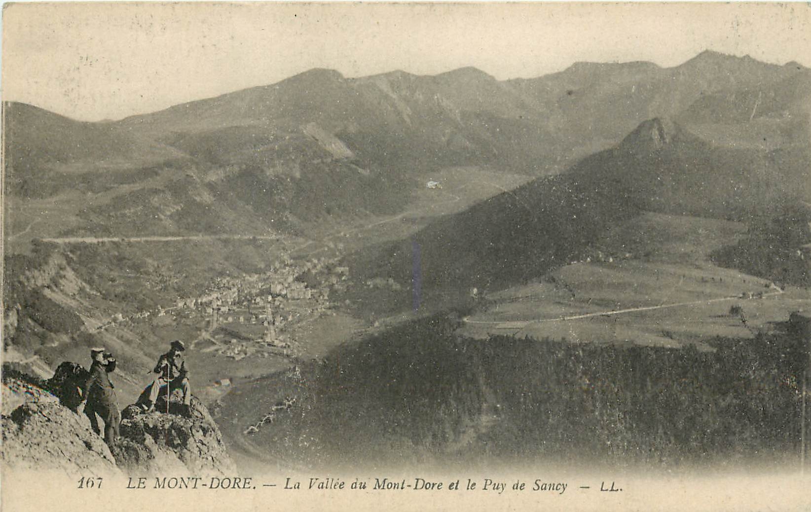 CPA Le Mont Dore La Vallee du Mont Dore et le Puy de Sancy 