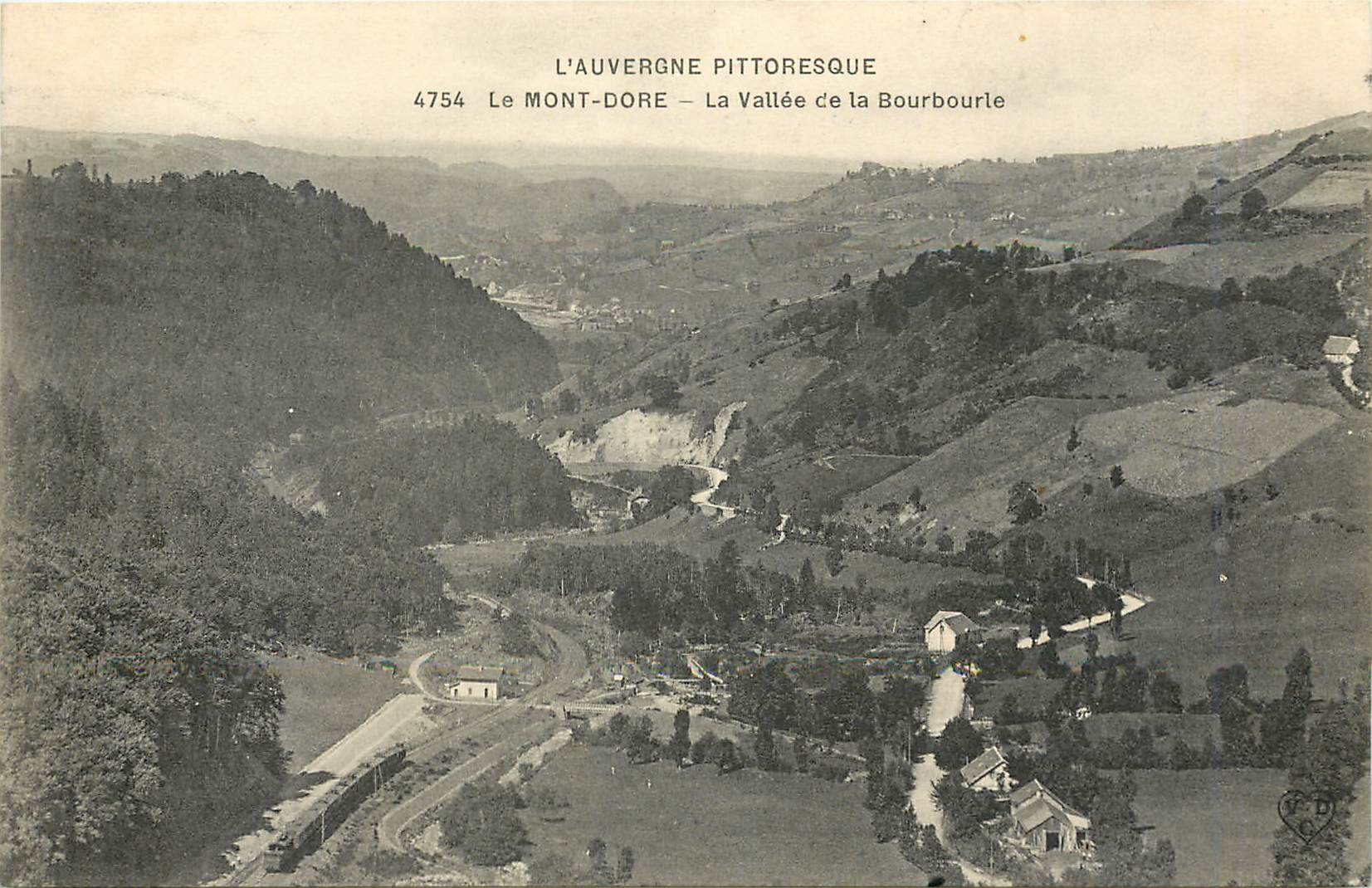 CPA Le Mont Dore La Vallee de la Bourbourle 