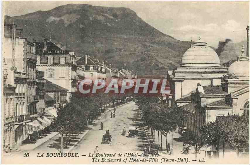 CPA La Bourboule Le Boulevard de l'Hotel de Ville 