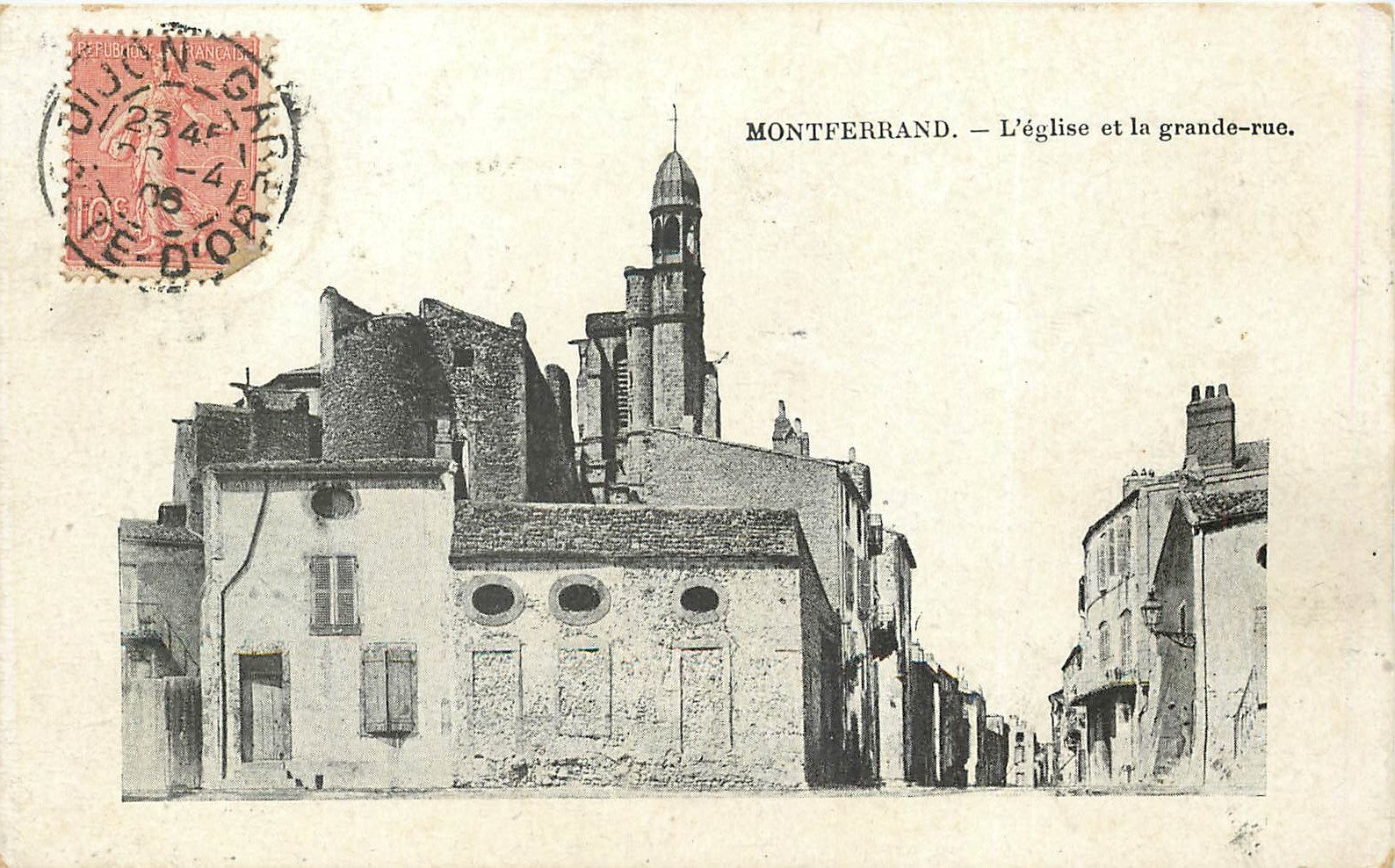 CPA MontFerrand L'Eglise et la grande rue 