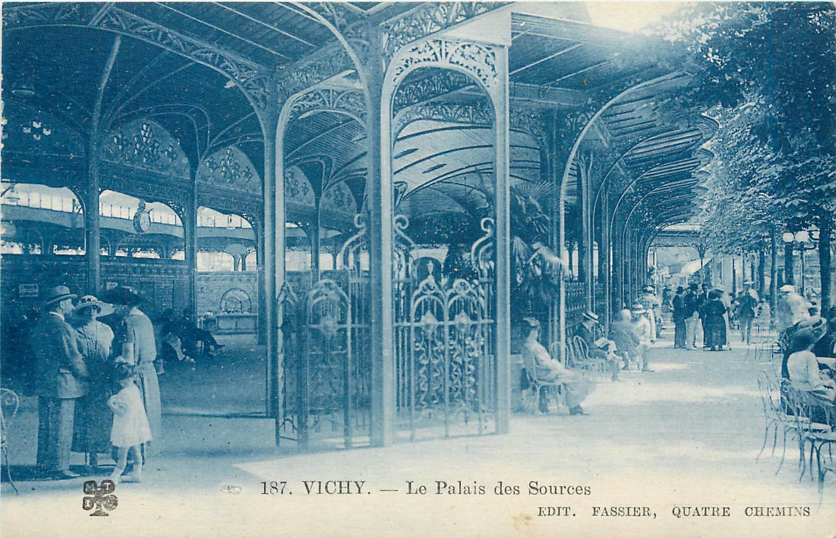 CPA Vichy Le Palais des Sources 