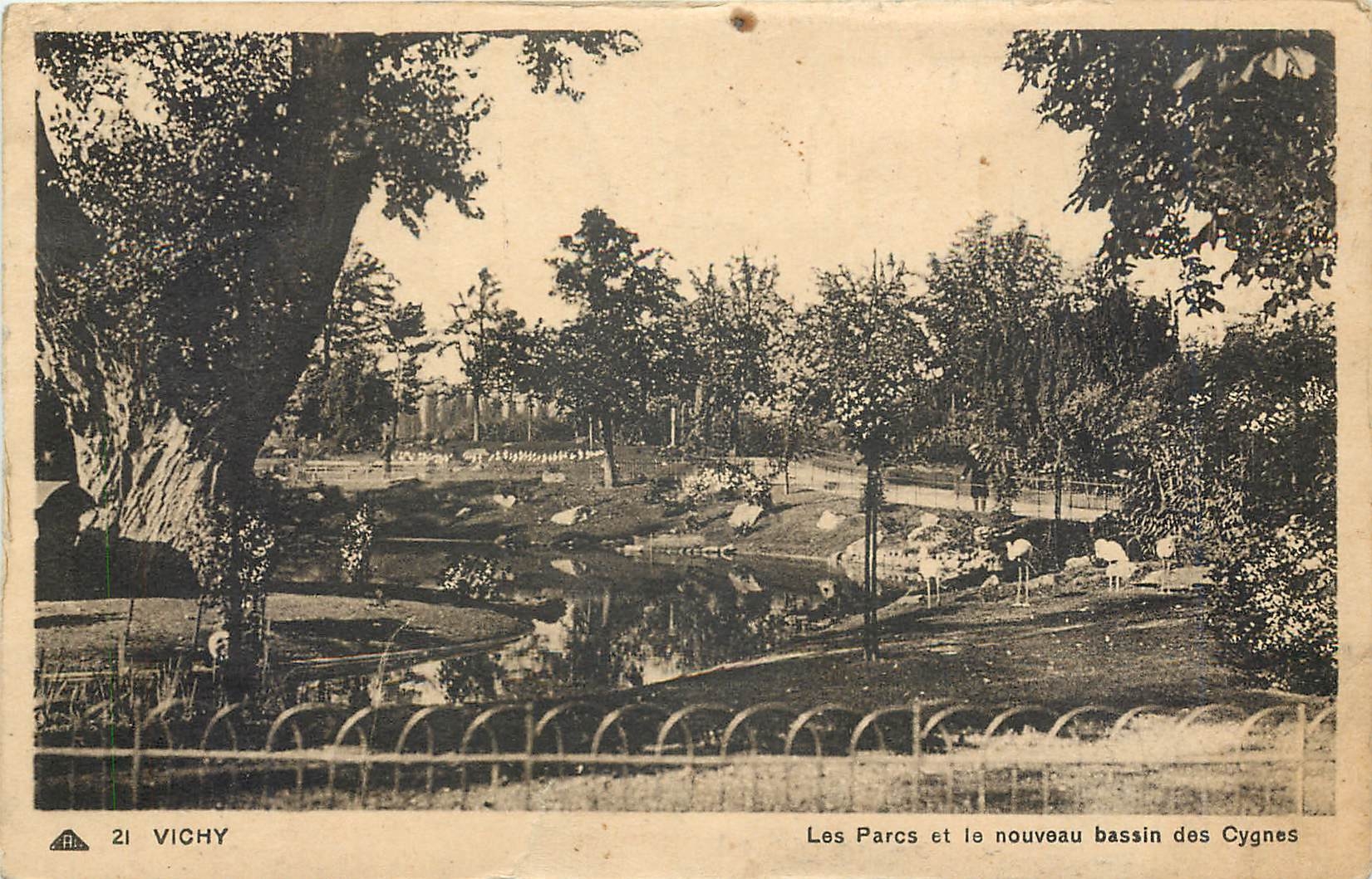 CPA Vichy Les Parcs et le nouveau bassin des Cygnes 