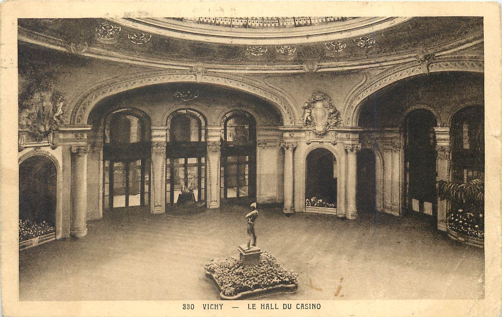 CPA Vichy Le Hall du Casino 