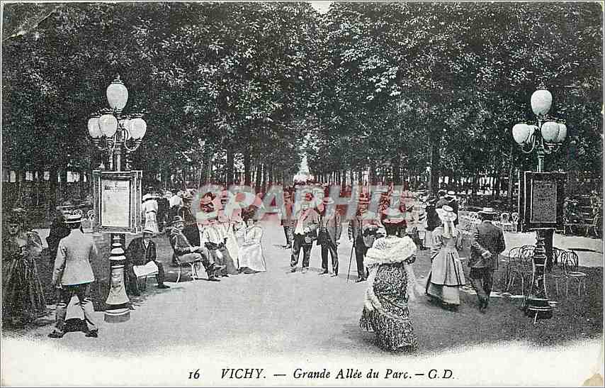 CPA Vichy Grande Allee du Parc 