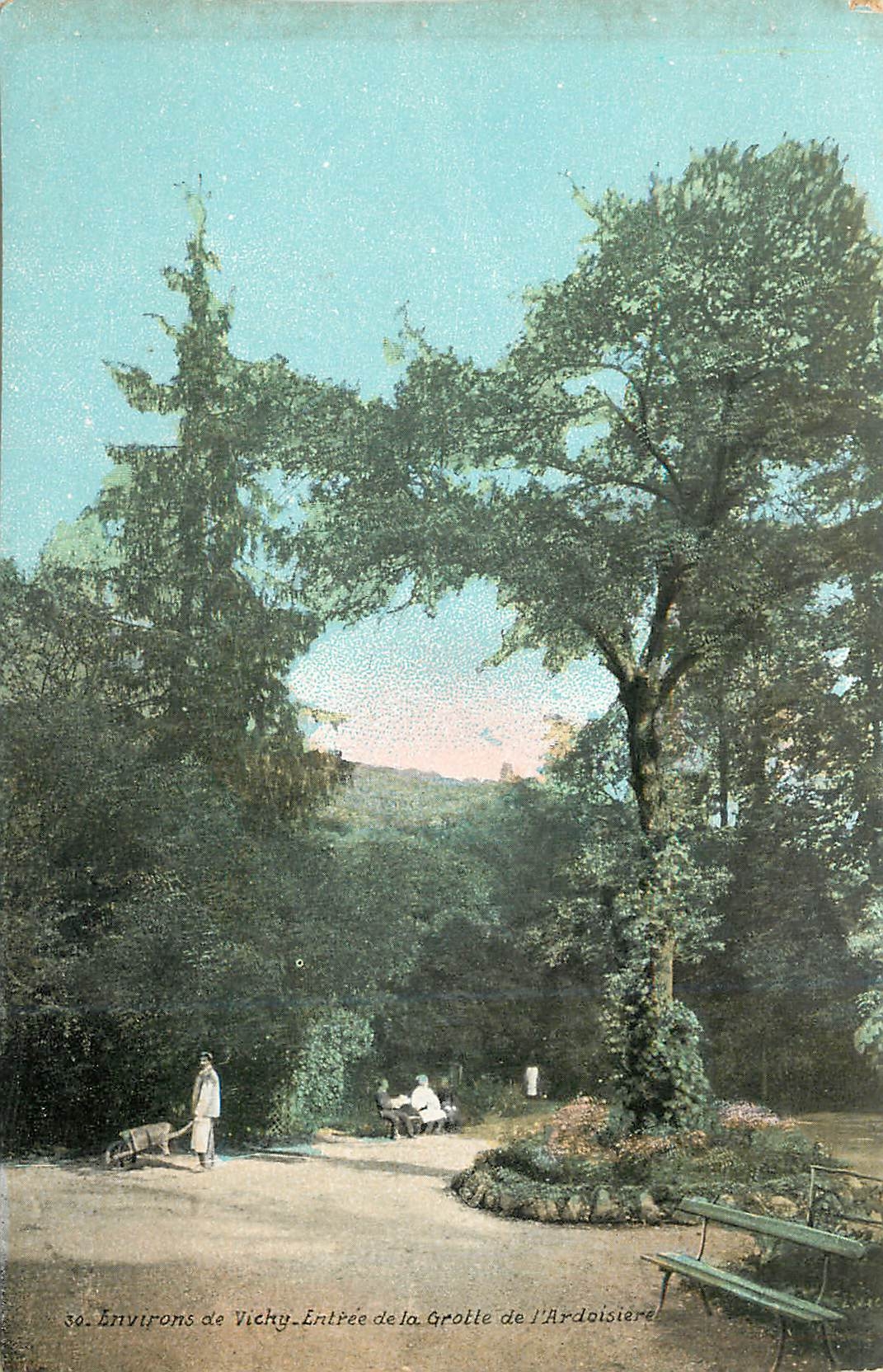 CPA Environs de Vichy Entree de la Grotte de l'Ardoistere 