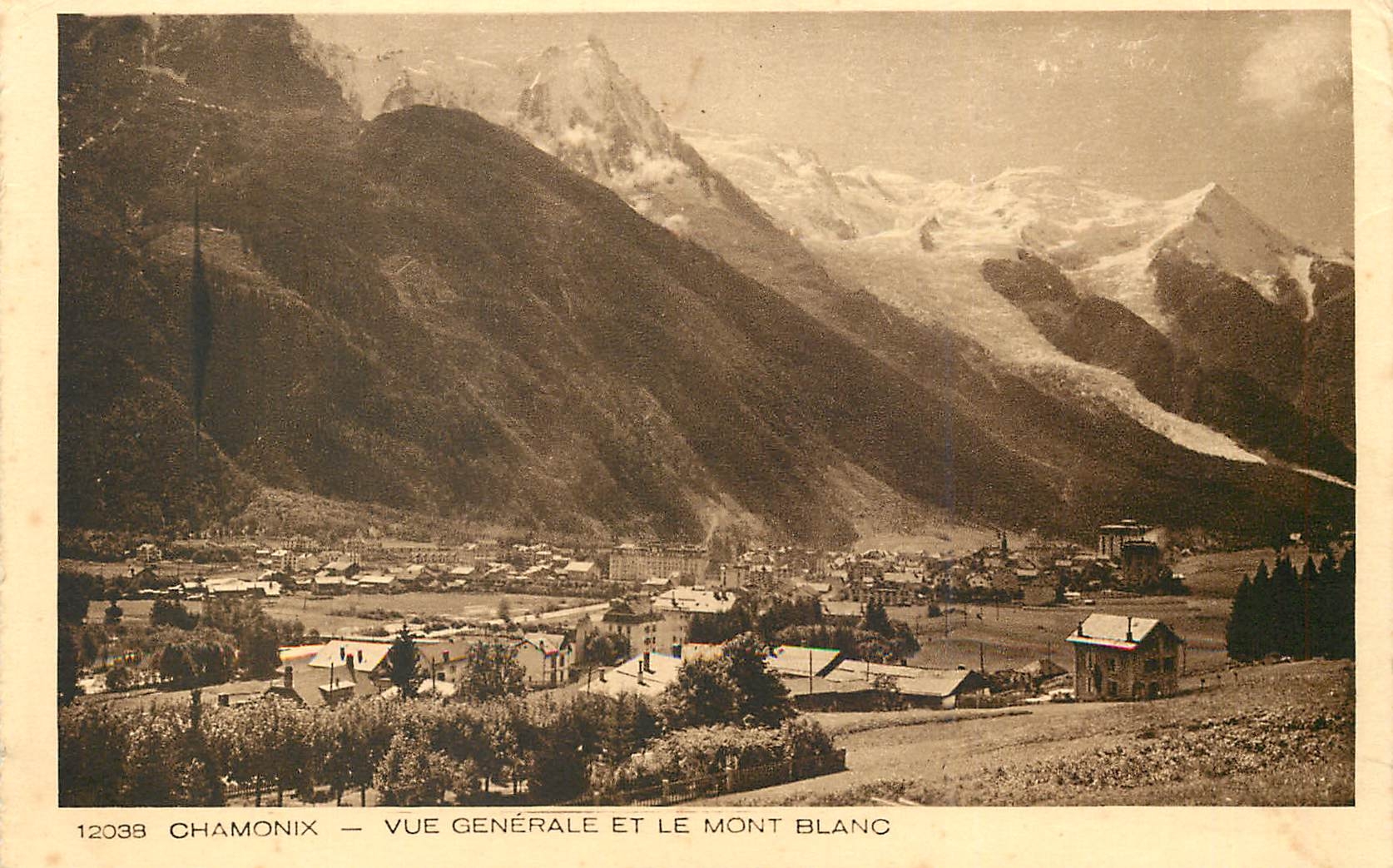 CPA Chamonix Vue Generale et le Mont Blanc 