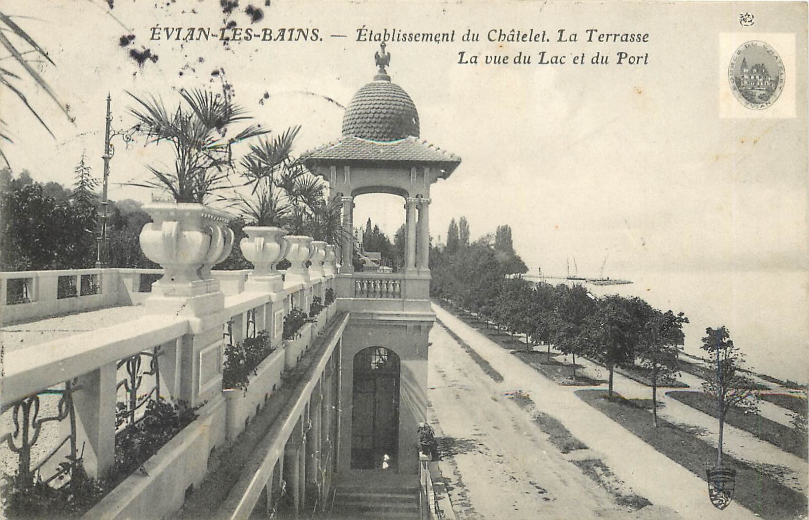 ÉVIAN-LES-BAINS — Établissement du Châtelet. La Terrasse. La vue du Lac et du Port
