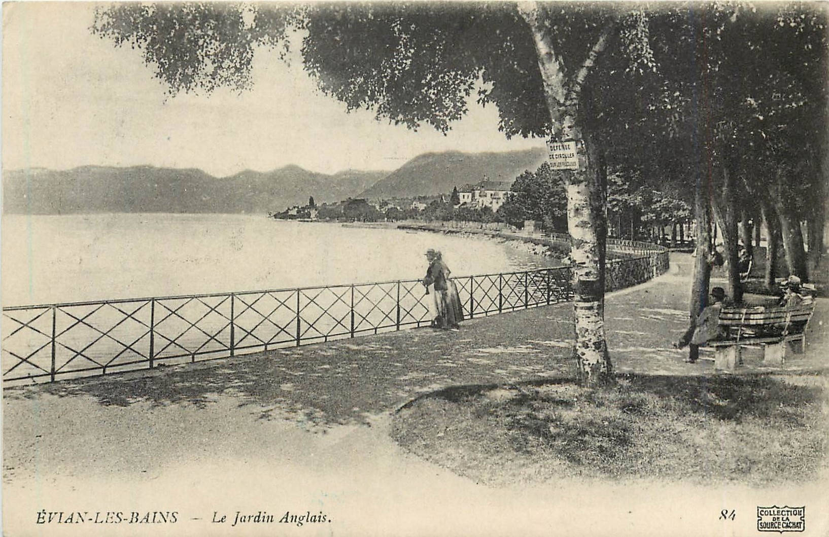 CPA Evian les Bains Le Jardin Anglais 