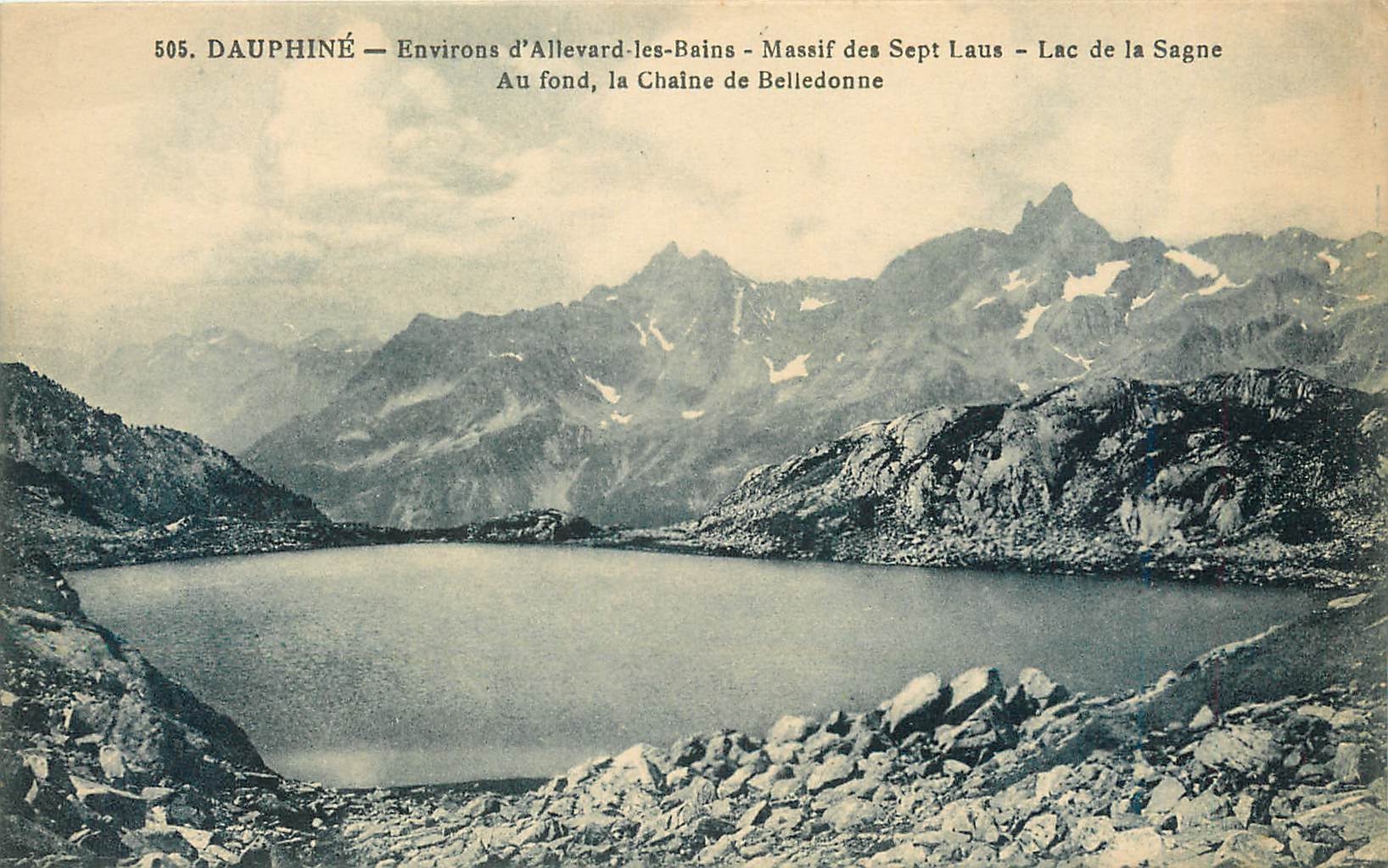 Dauphiné — Environs d'Allevard-les-Bains — Massif des Sept Laus — Lac de la Sagne — Au fond, la Chaîne de Belledonne