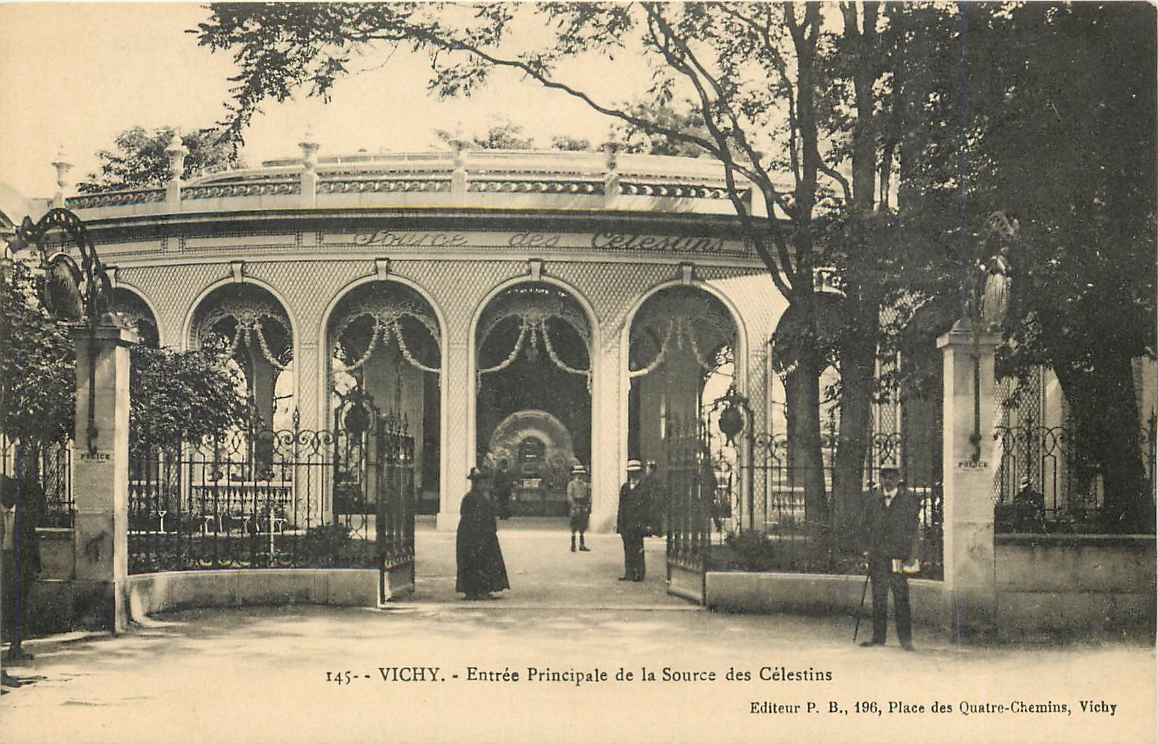 CPA Vichy Entree Principale de la Source des Celestins 