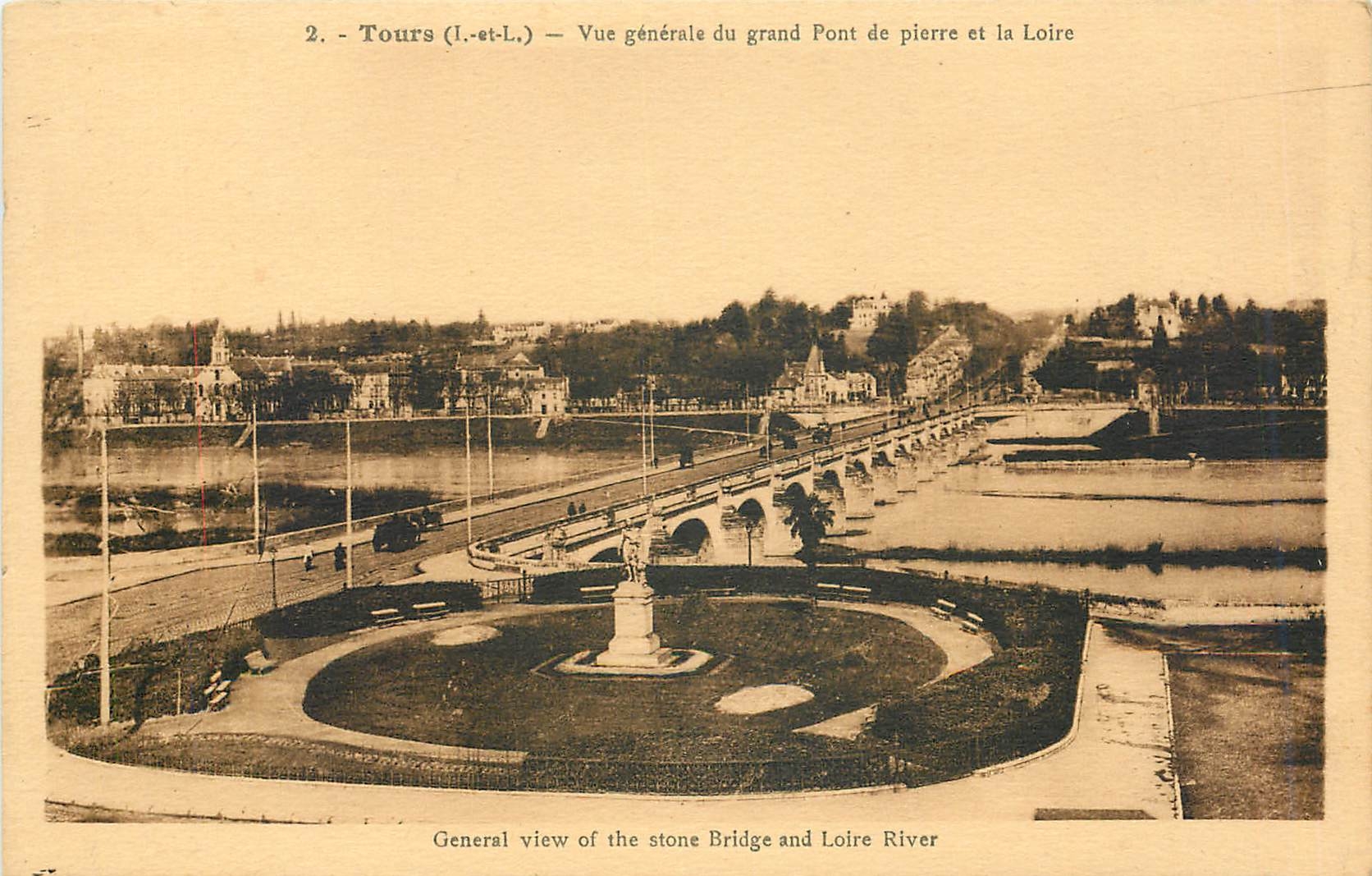 CPA Tours L et L Vue generale du grand Pont de pierre et la Loire 